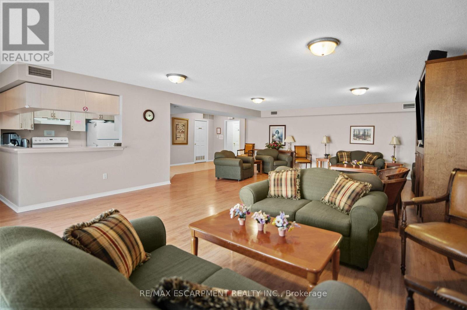 B404 - 216 Plains Road W Property Photo 28