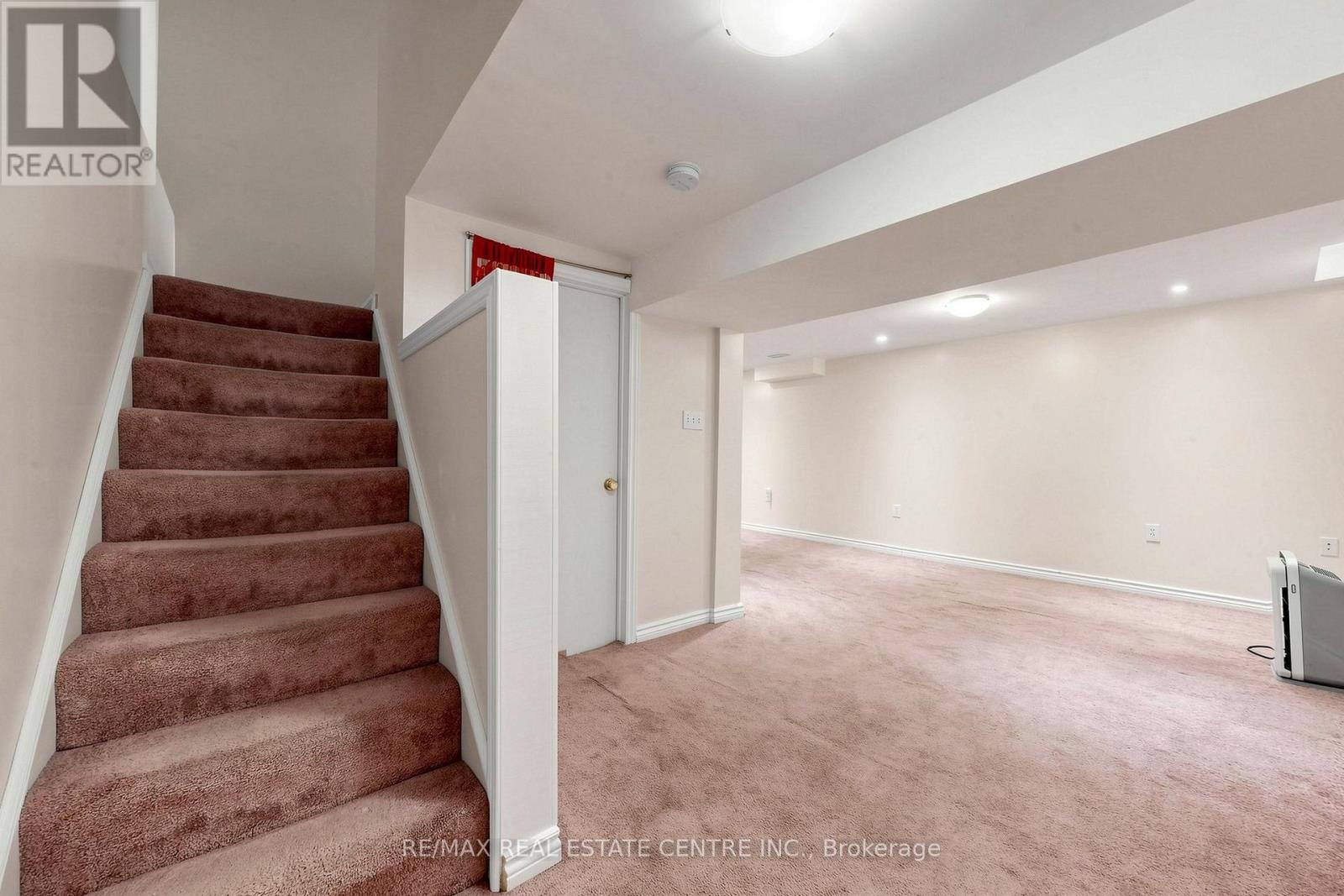 1 Hawkins Court Property Photo 28
