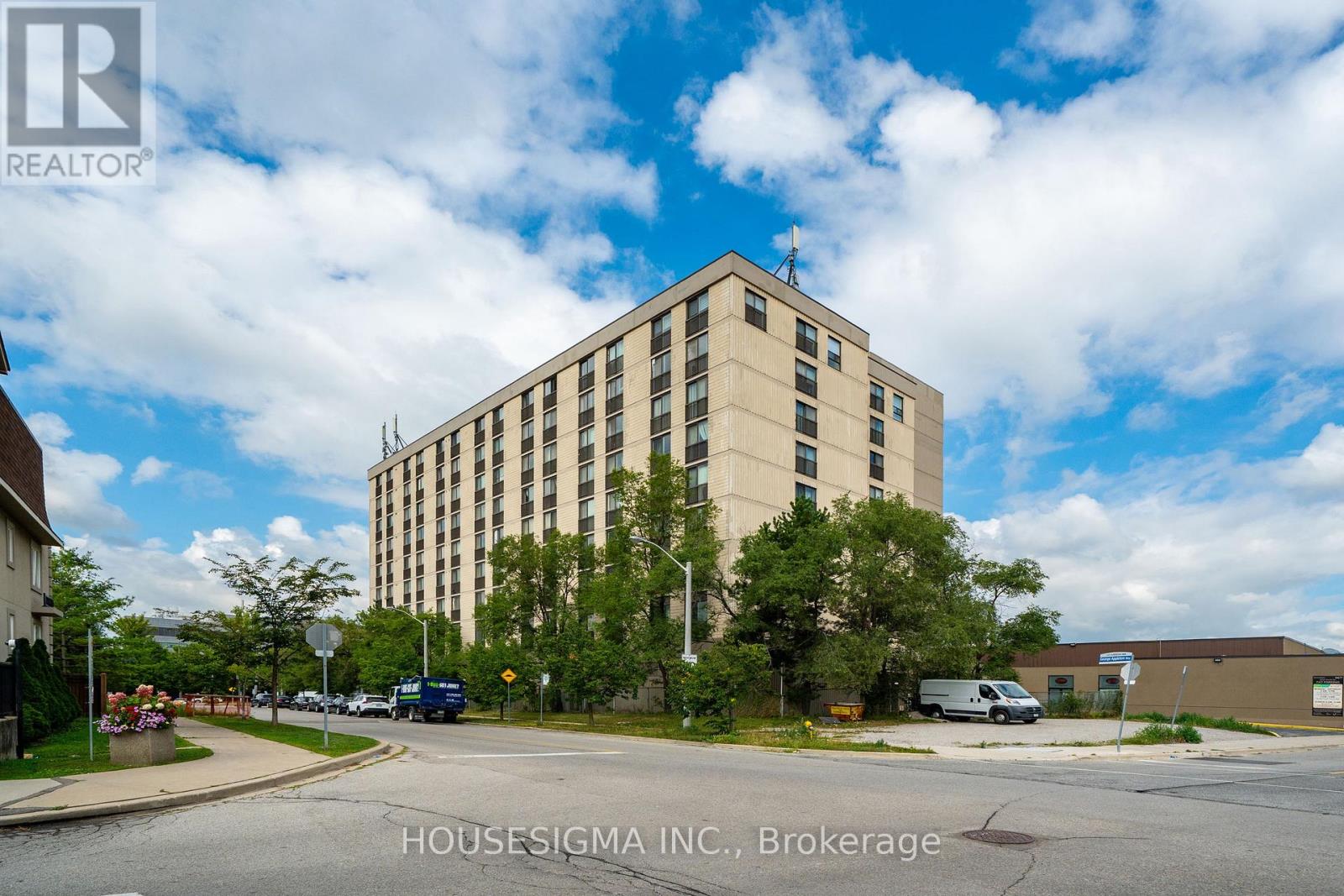 312 - 2737 Keele Street Property Photo 2