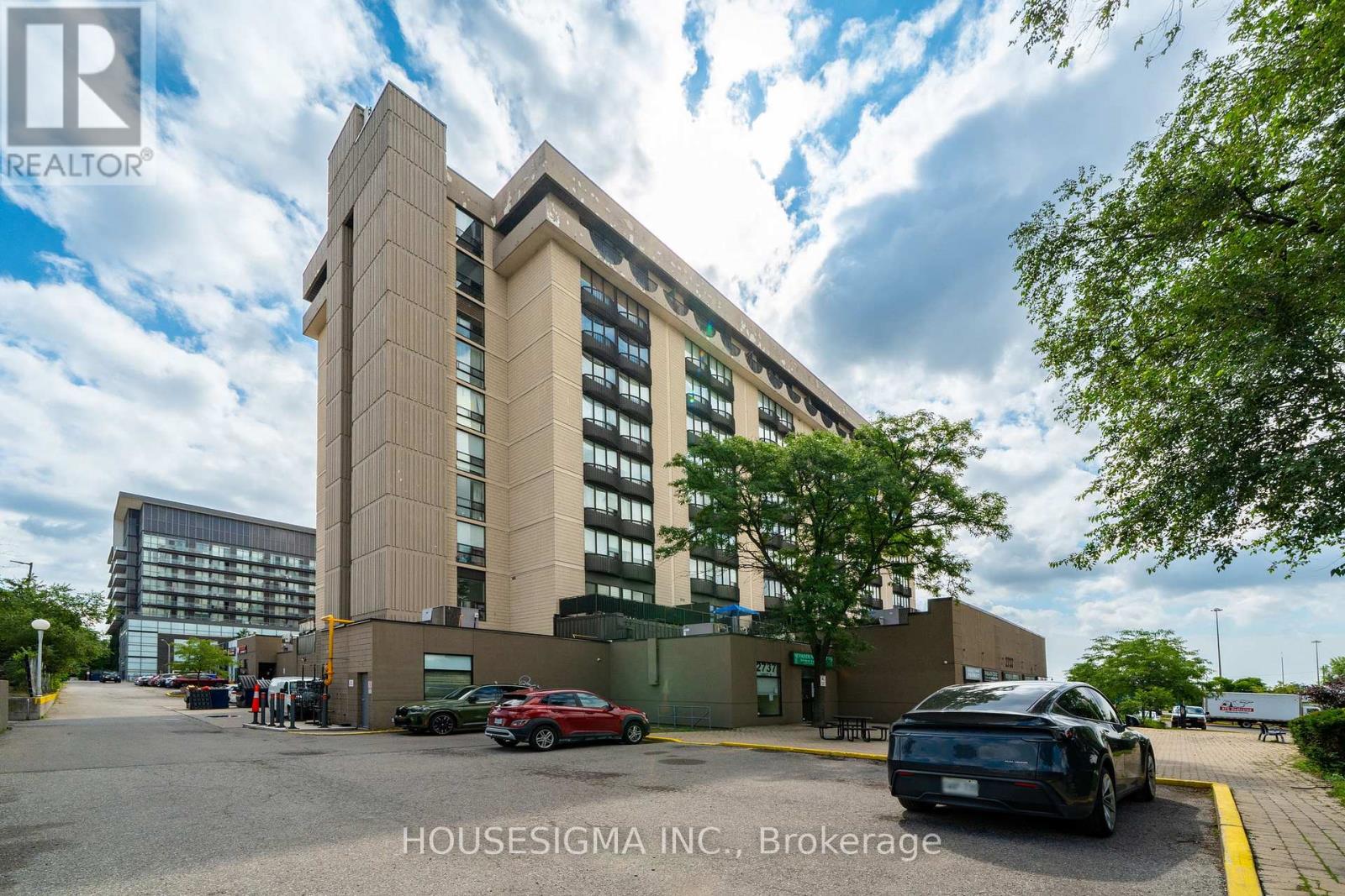 312 - 2737 Keele Street Property Photo 3