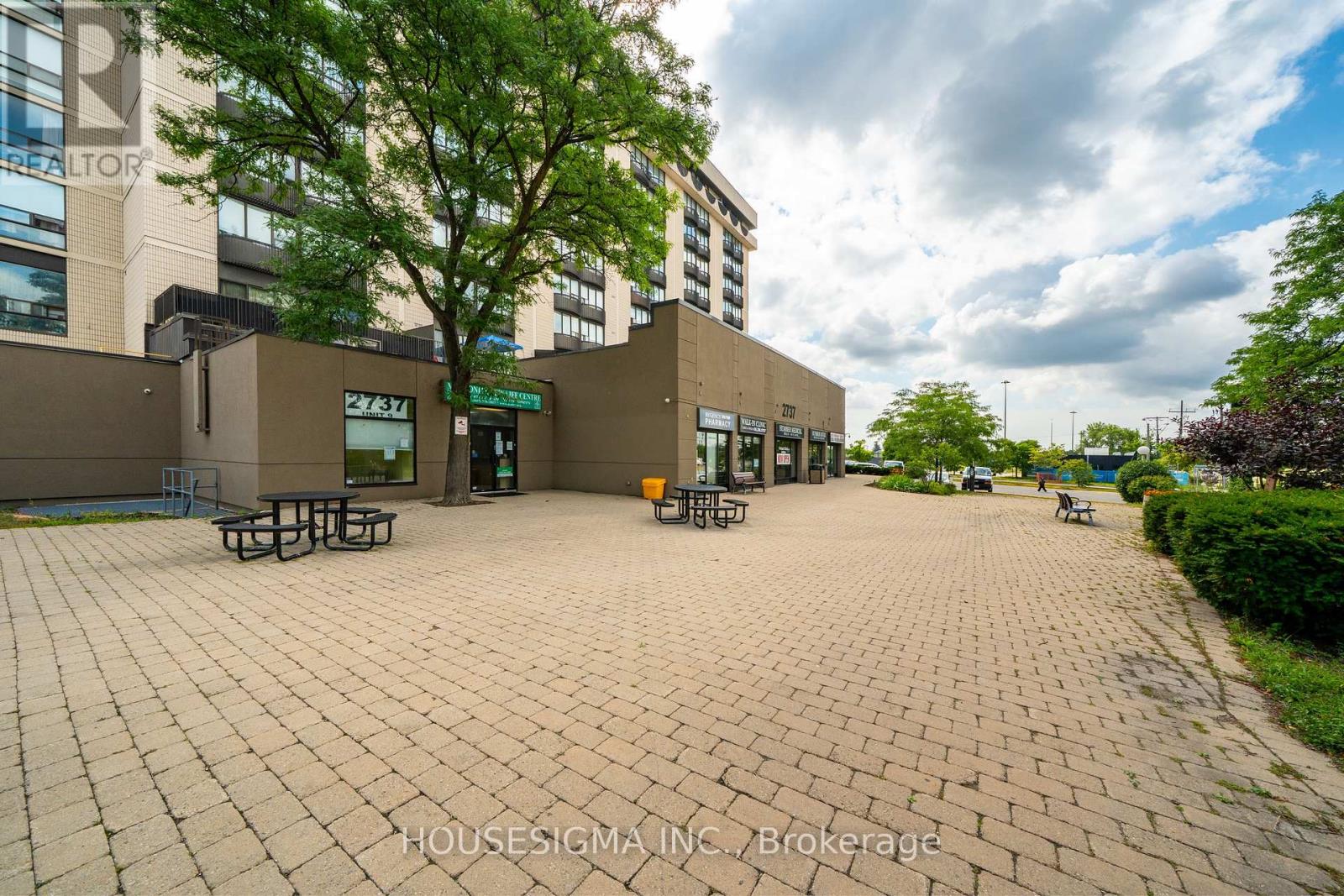 312 - 2737 Keele Street Property Photo 5