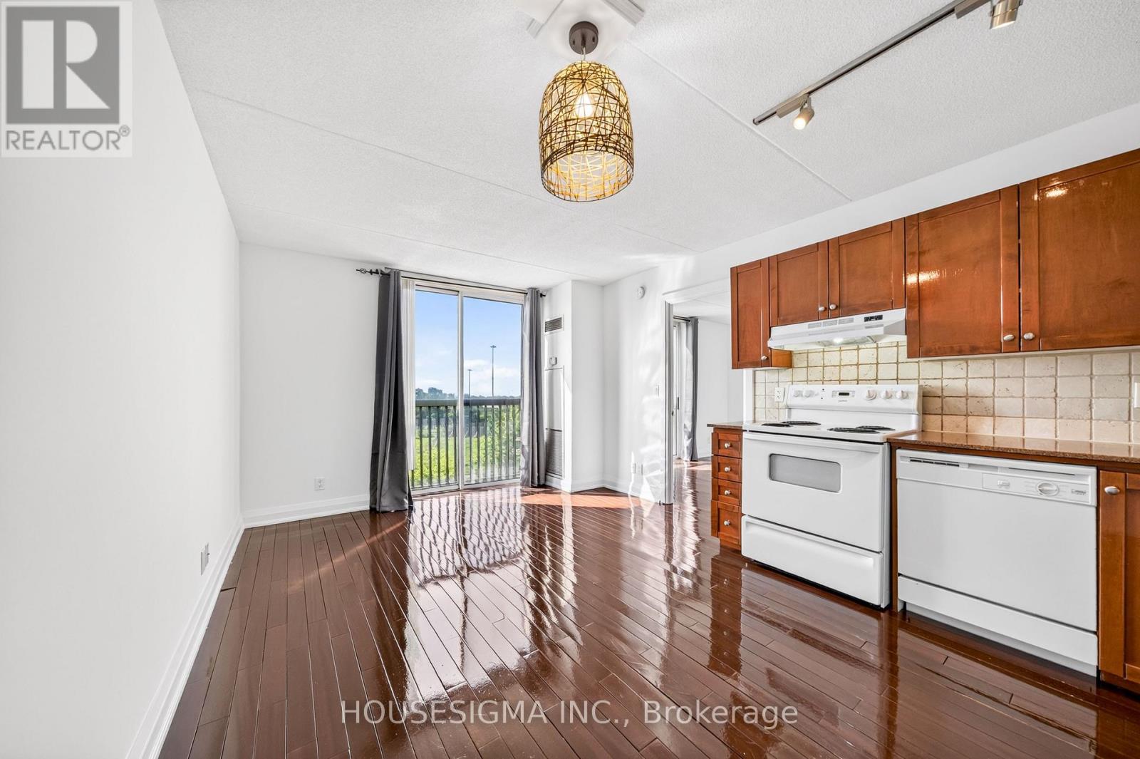 312 - 2737 Keele Street Property Photo 16
