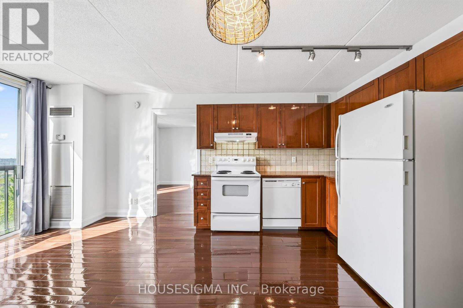 312 - 2737 Keele Street Property Photo 19