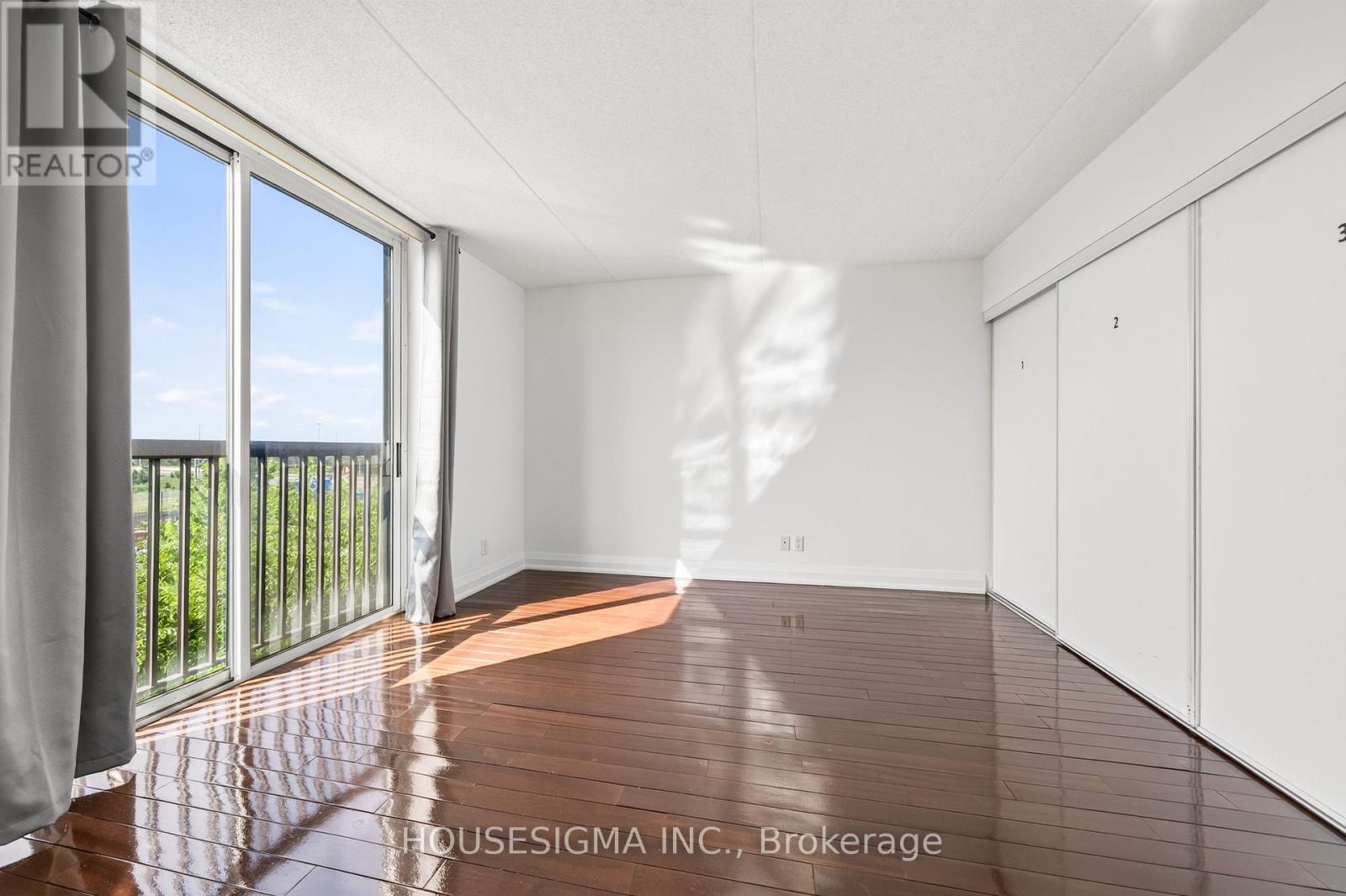 312 - 2737 Keele Street Property Photo 21