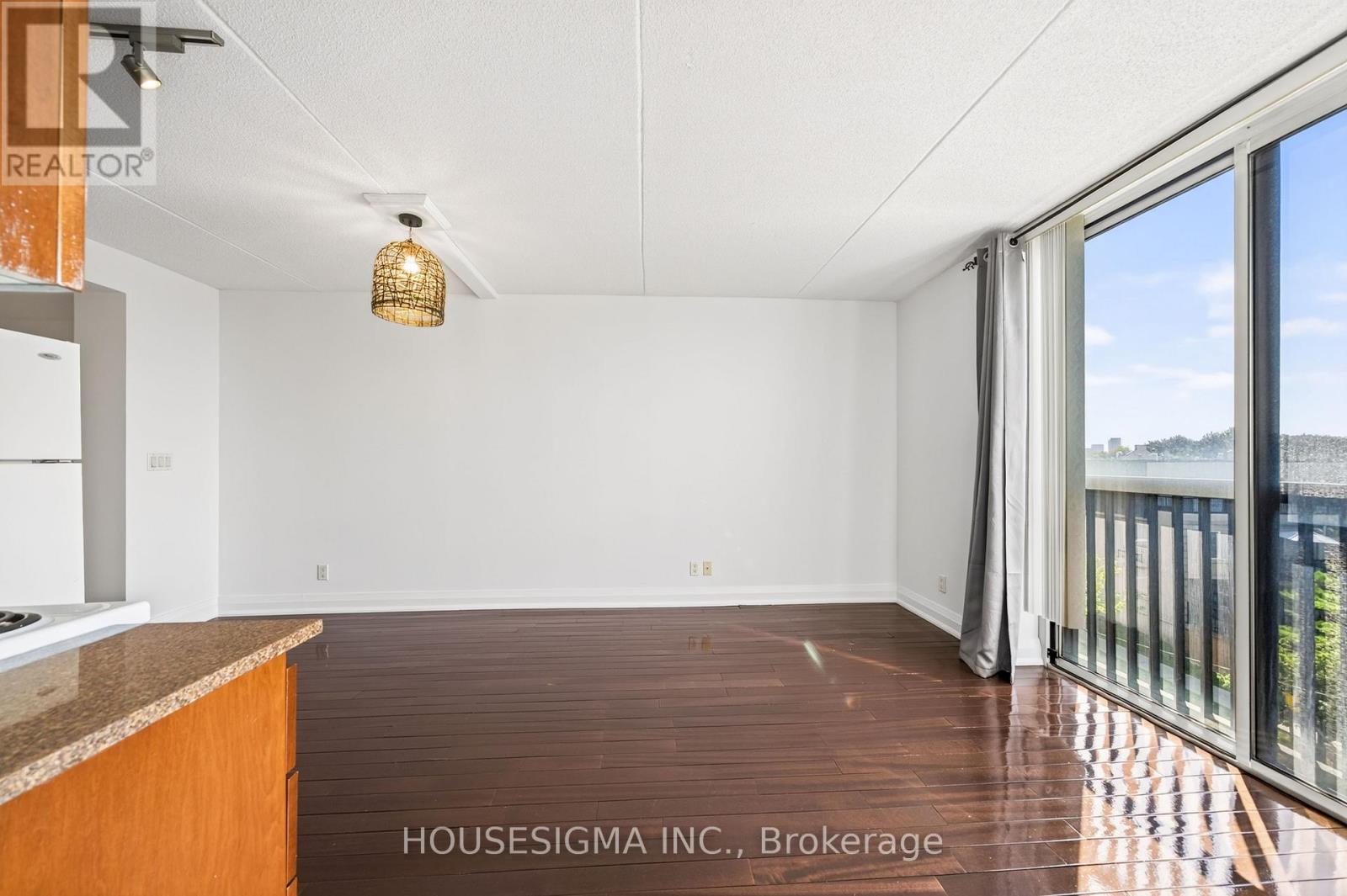 312 - 2737 Keele Street Property Photo 22