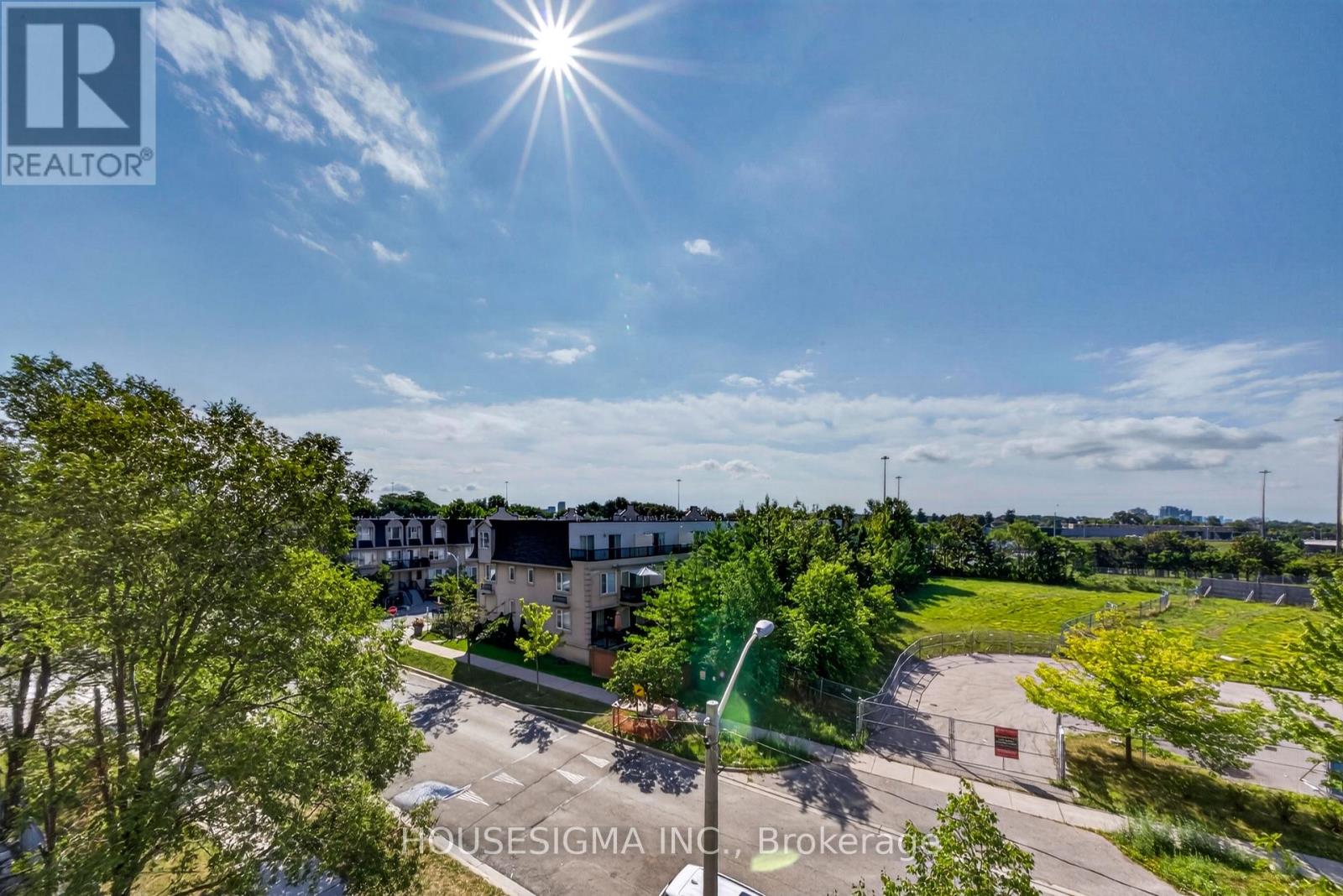 312 - 2737 Keele Street Property Photo 27