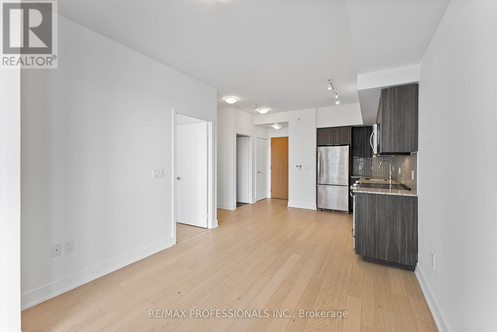 1614 - 30 Shore Breeze Drive Property Photo 11