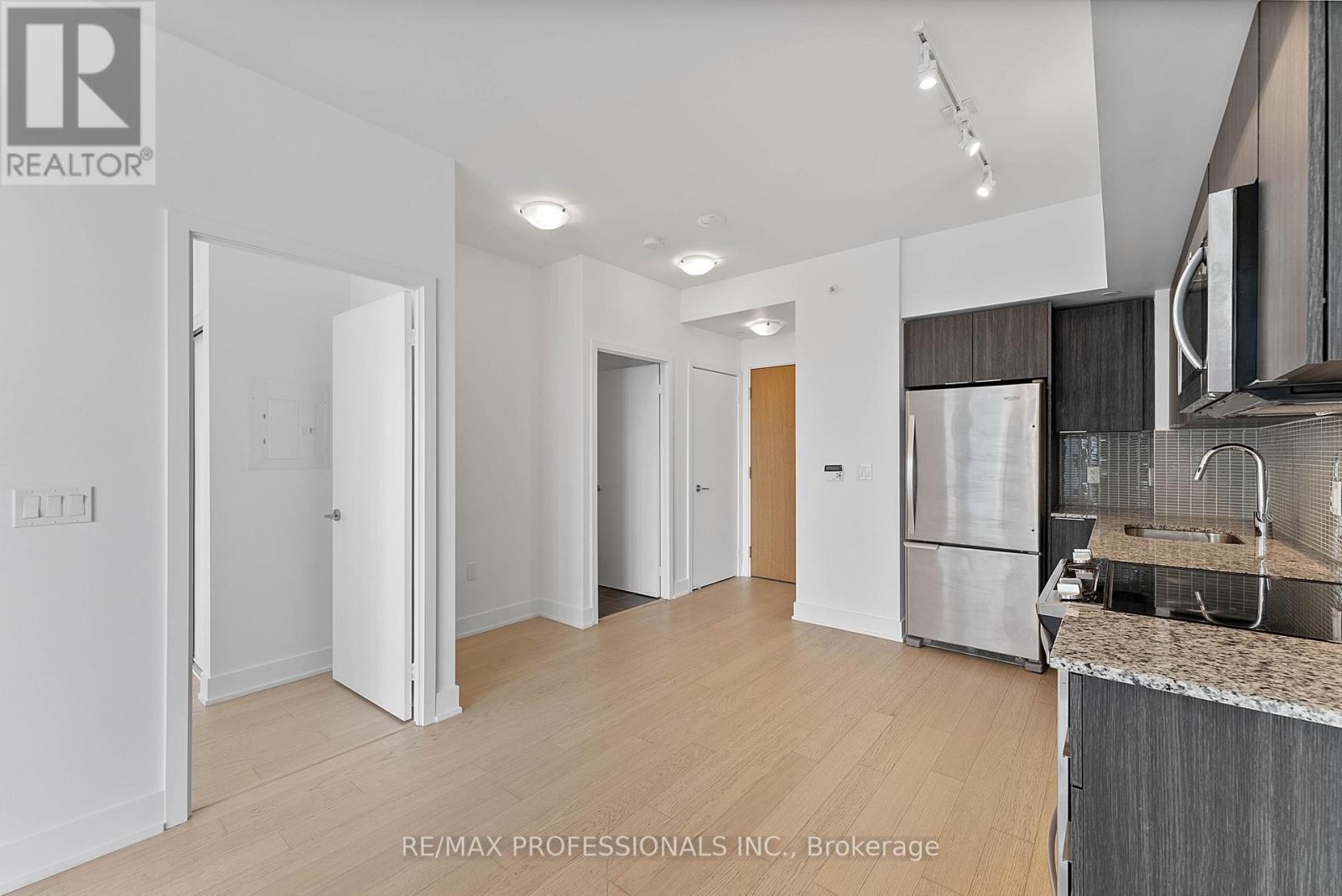 1614 - 30 Shore Breeze Drive Property Photo 12