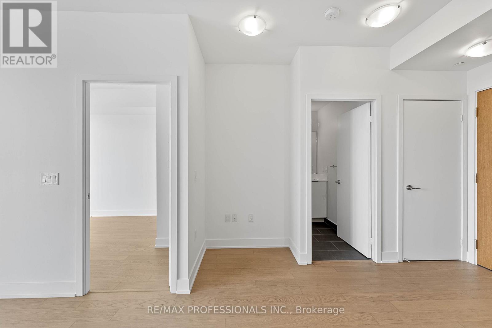 1614 - 30 Shore Breeze Drive Property Photo 13