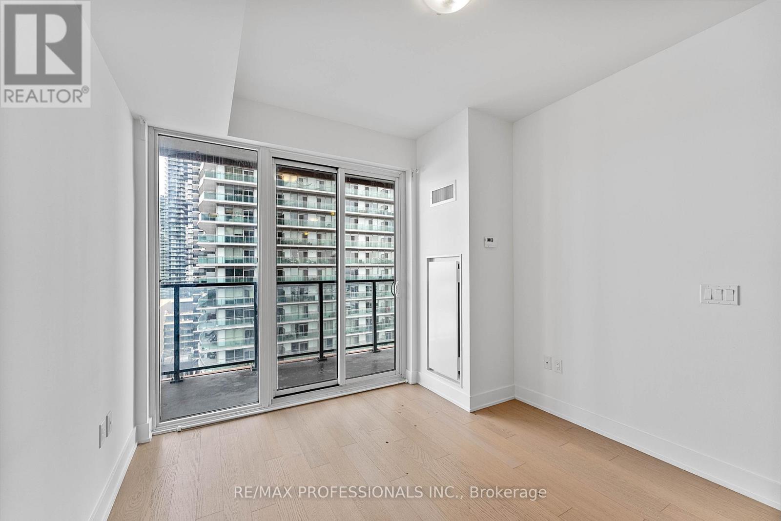 1614 - 30 Shore Breeze Drive Property Photo 18
