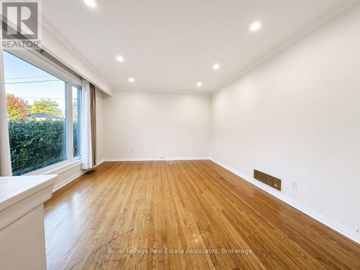 Upper - 10 Elizabeth Street Property Photo 3
