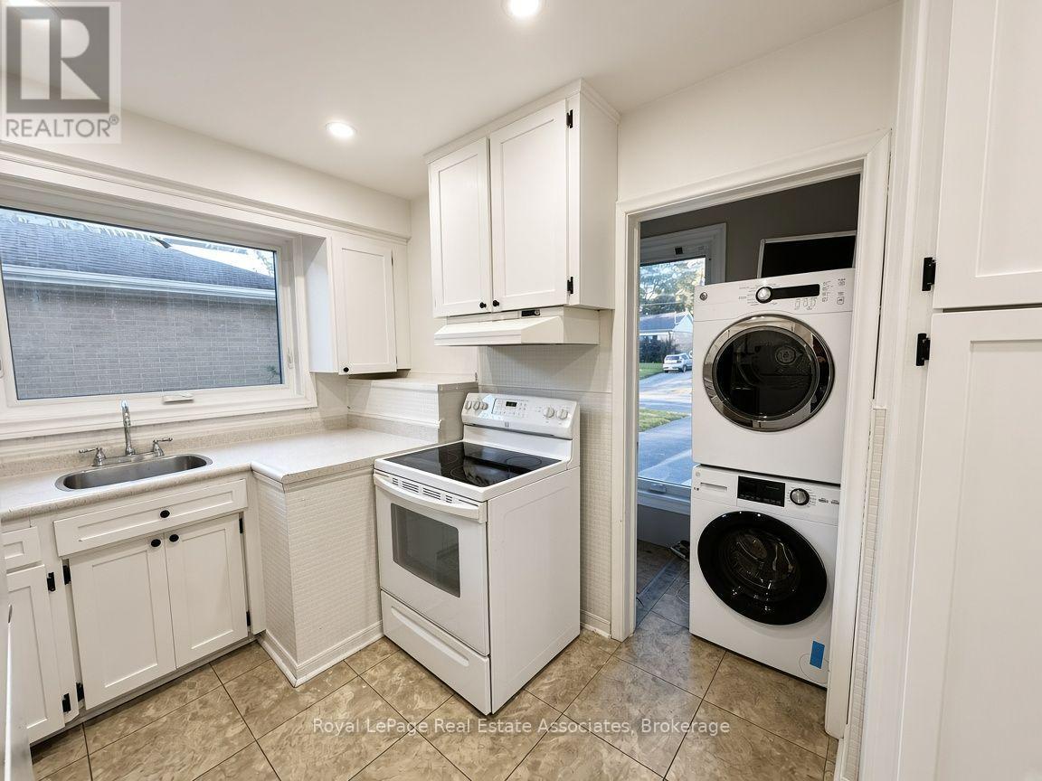 Upper - 10 Elizabeth Street Property Photo 5