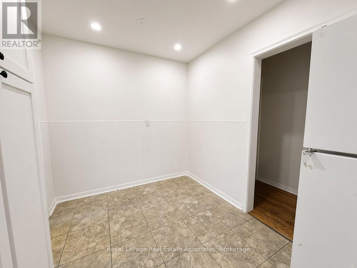 Upper - 10 Elizabeth Street Property Photo 6