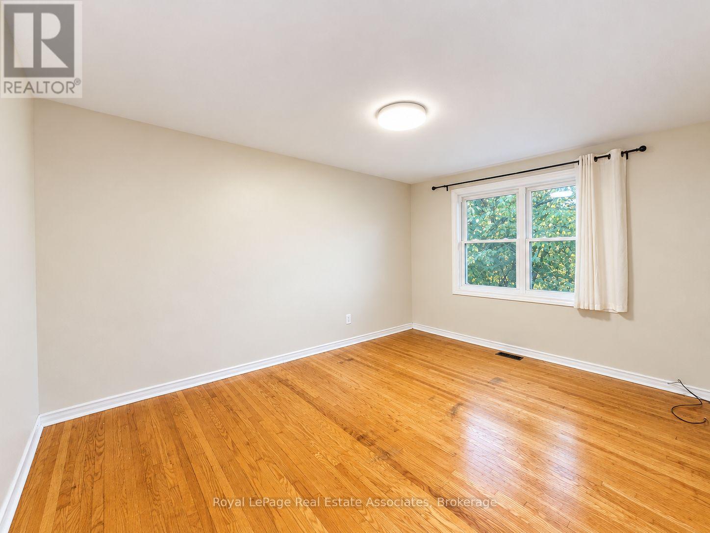 Upper - 10 Elizabeth Street Property Photo 8
