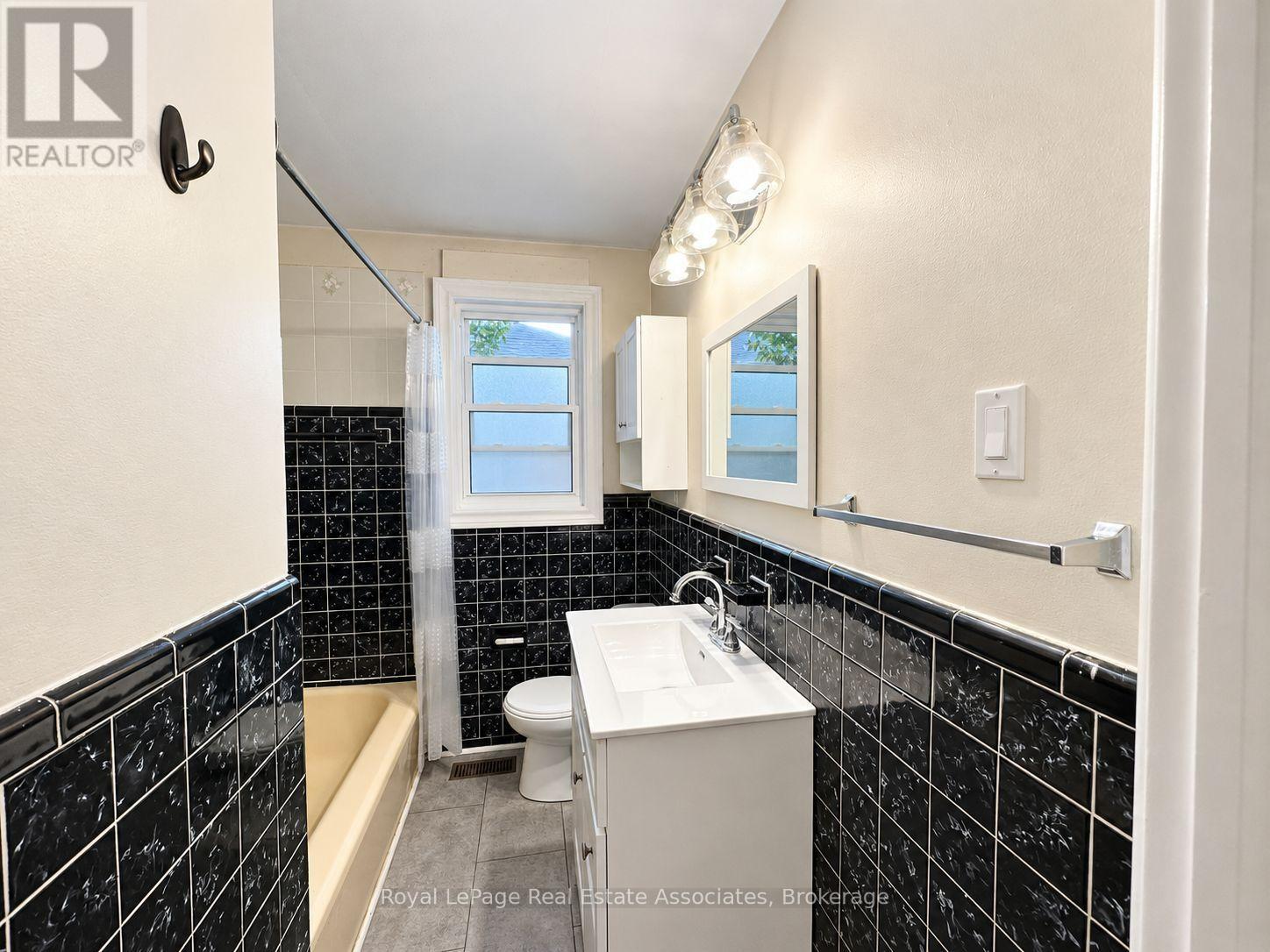 Upper - 10 Elizabeth Street Property Photo 10
