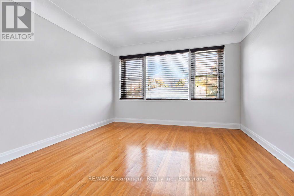 303 - 830 Robinson Street Property Photo 2