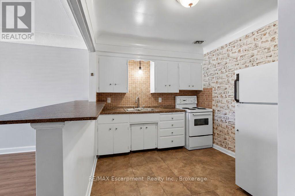 303 - 830 Robinson Street Property Photo 5