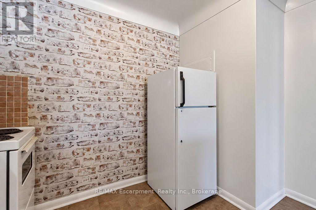 303 - 830 Robinson Street Property Photo 6