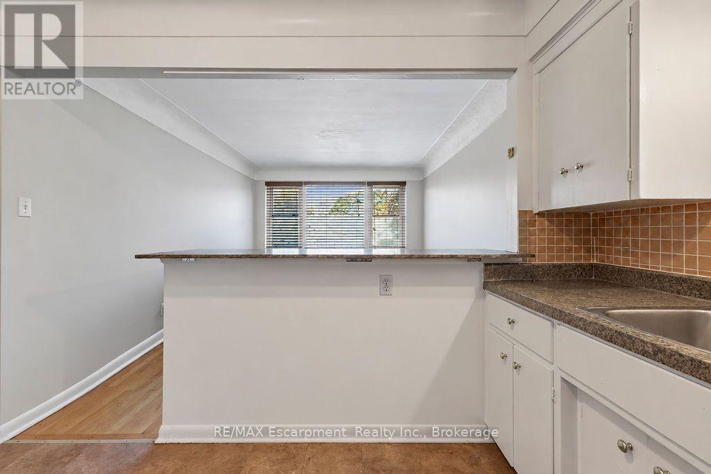 303 - 830 Robinson Street Property Photo 7