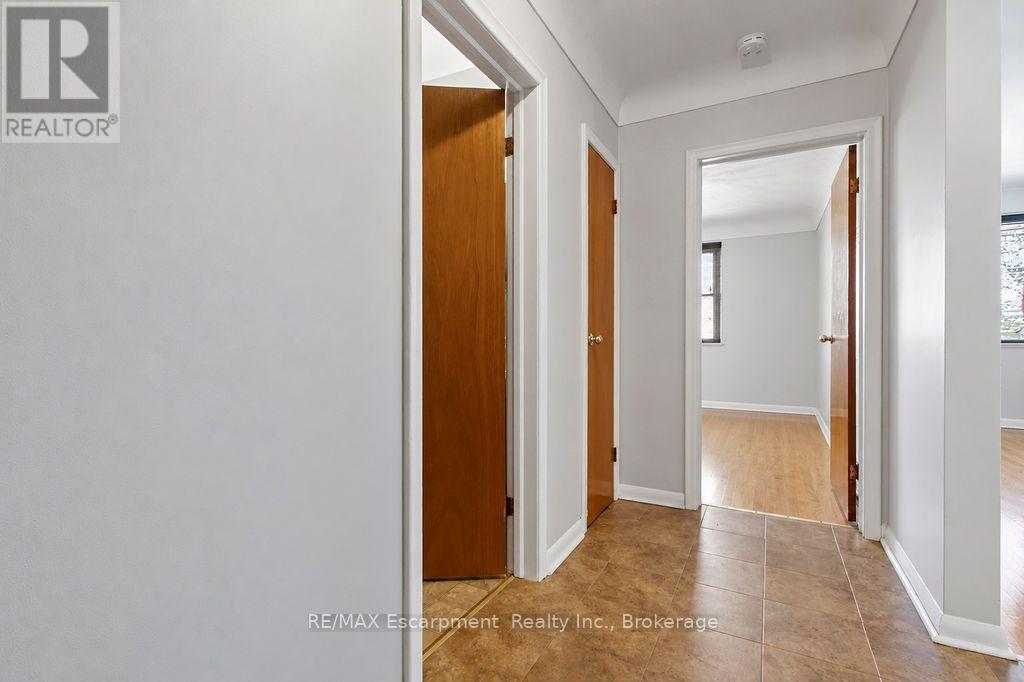303 - 830 Robinson Street Property Photo 8