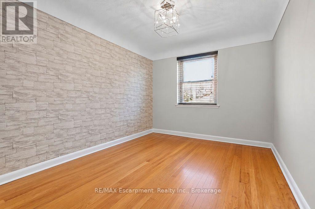 303 - 830 Robinson Street Property Photo 9