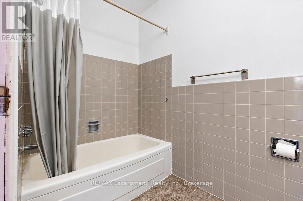 303 - 830 Robinson Street Property Photo 11