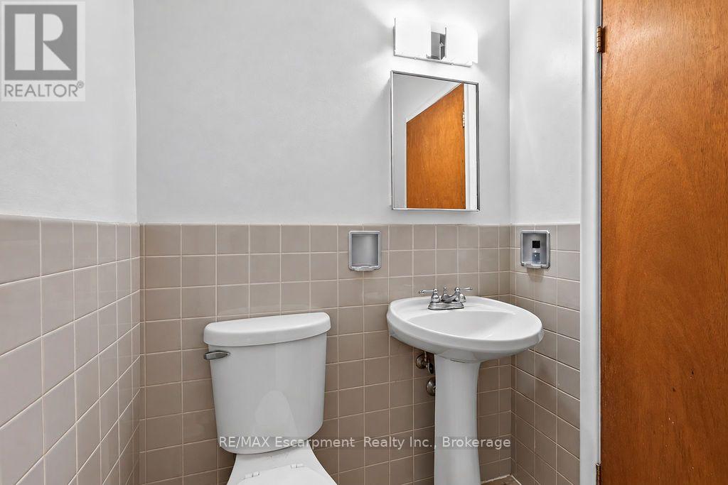 303 - 830 Robinson Street Property Photo 12