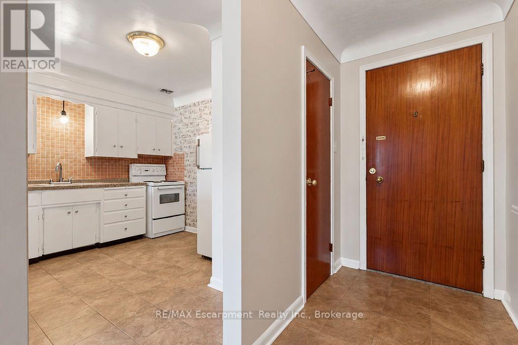 303 - 830 Robinson Street Property Photo 14