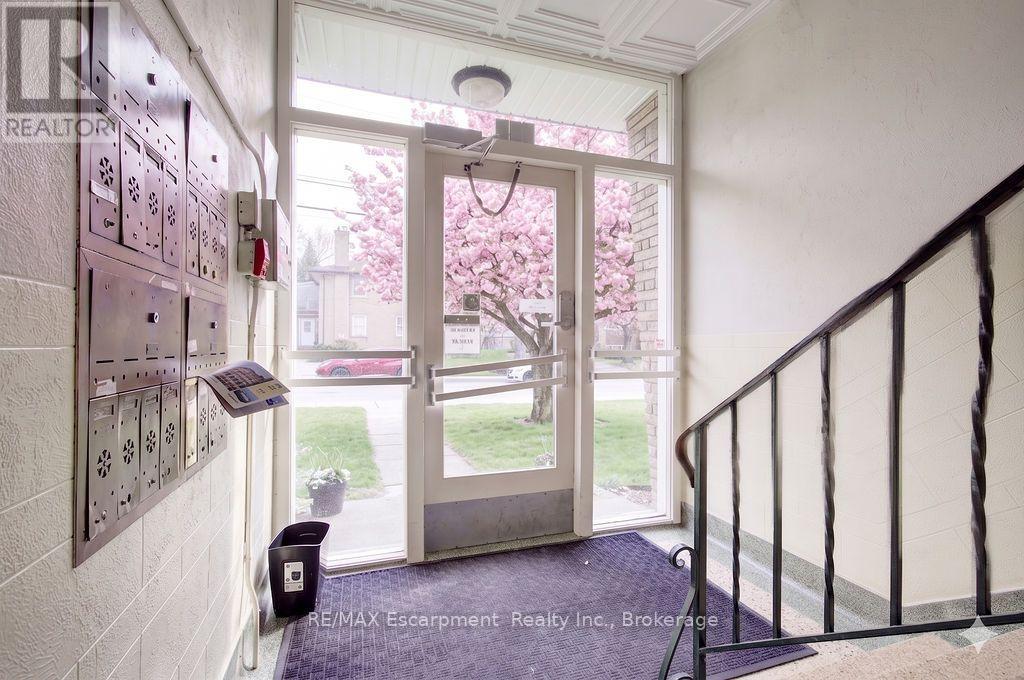 303 - 830 Robinson Street Property Photo 18