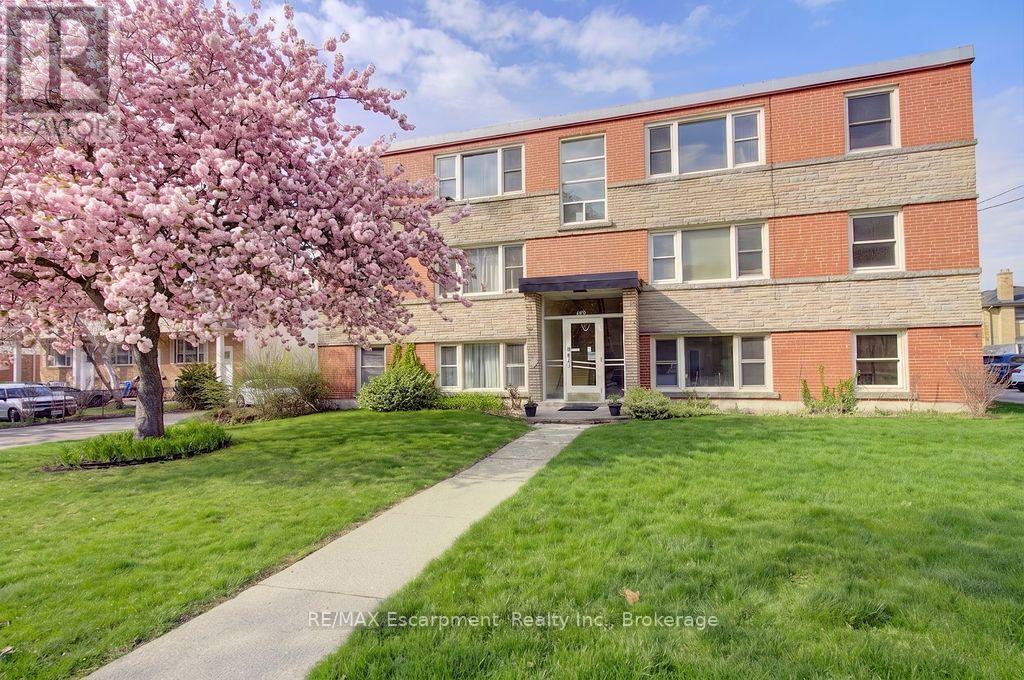303 - 830 Robinson Street Property Photo 19
