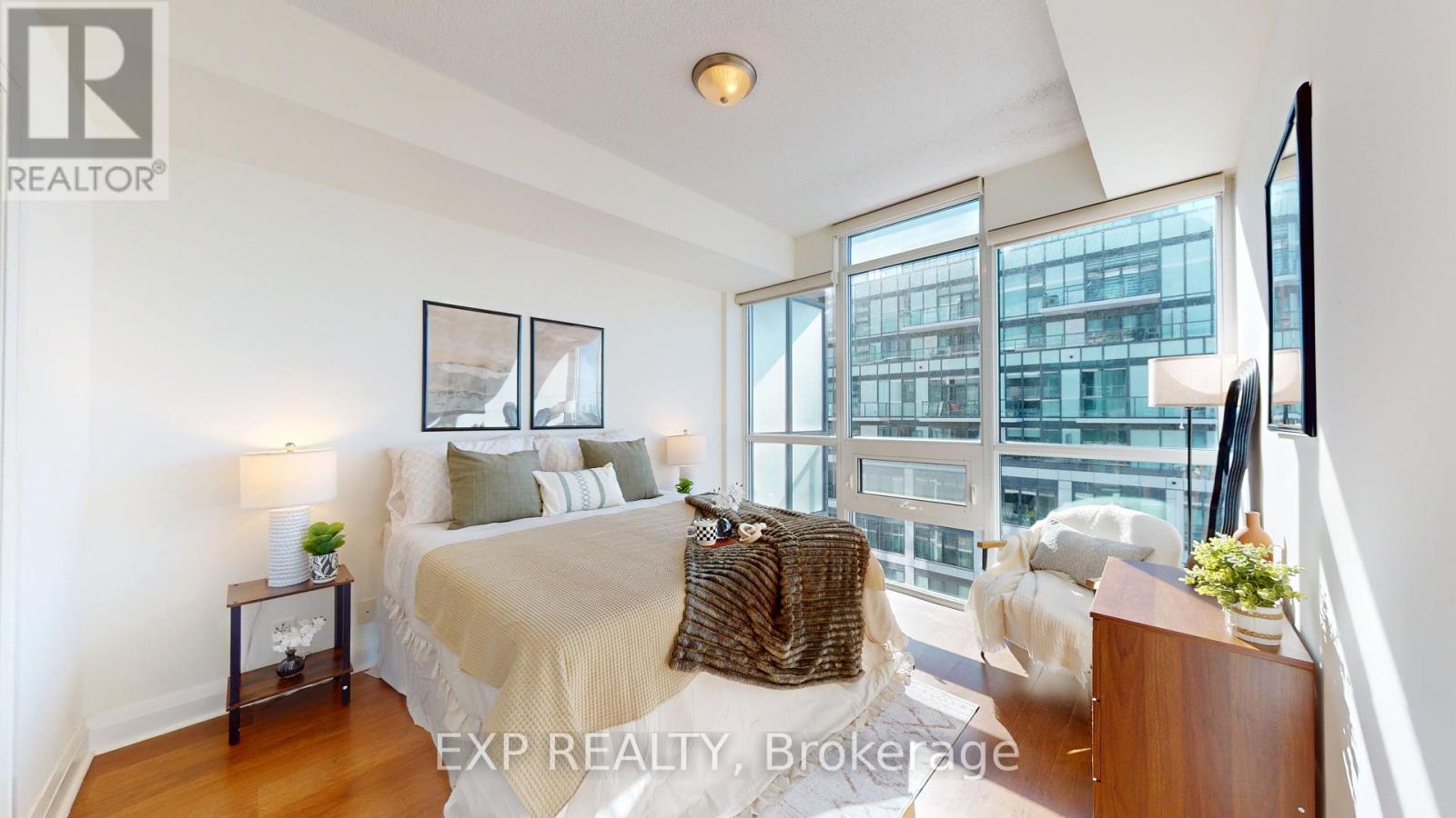 808 - 1185 The Queensway Way Property Photo 12