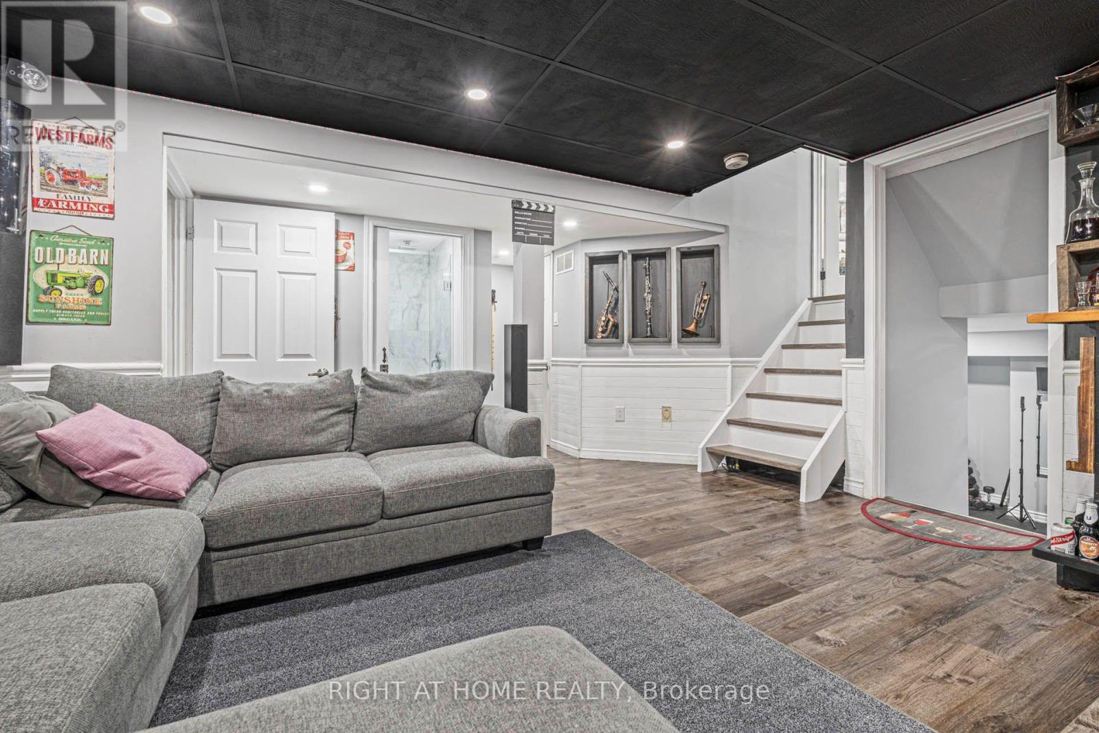 36 Burton Road W Property Photo 25