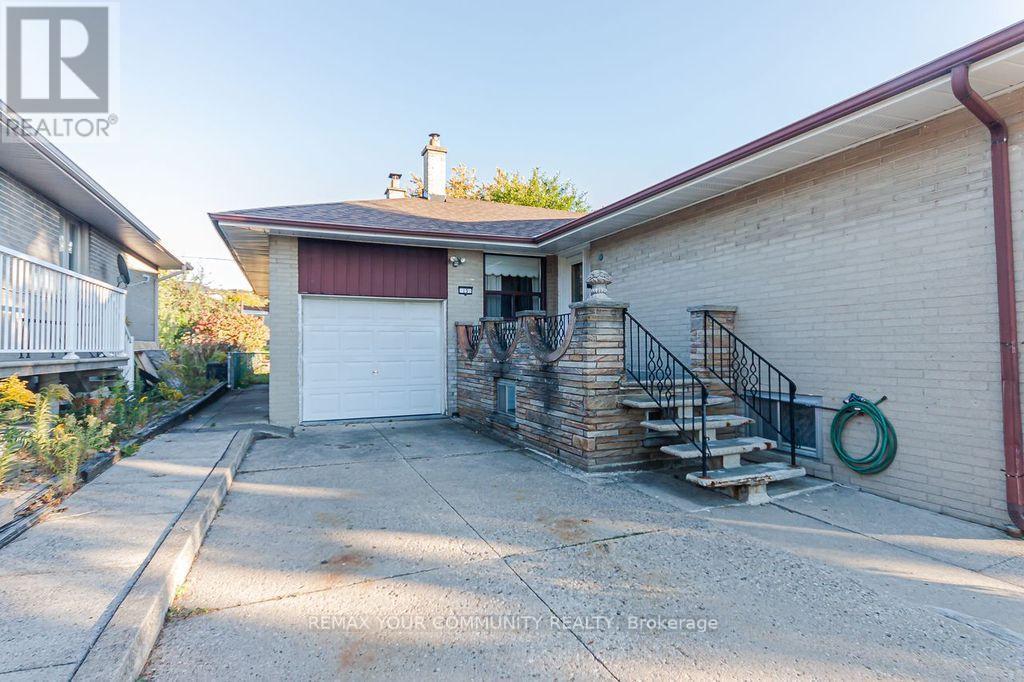 15 Valencia Crescent Property Photo 2