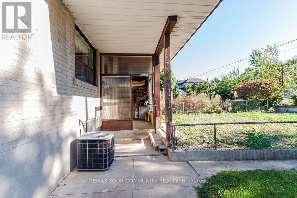 15 Valencia Crescent Property Photo 32