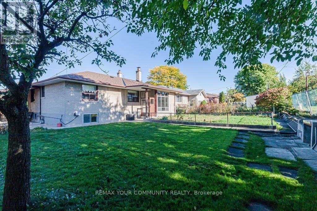 15 Valencia Crescent Property Photo 33