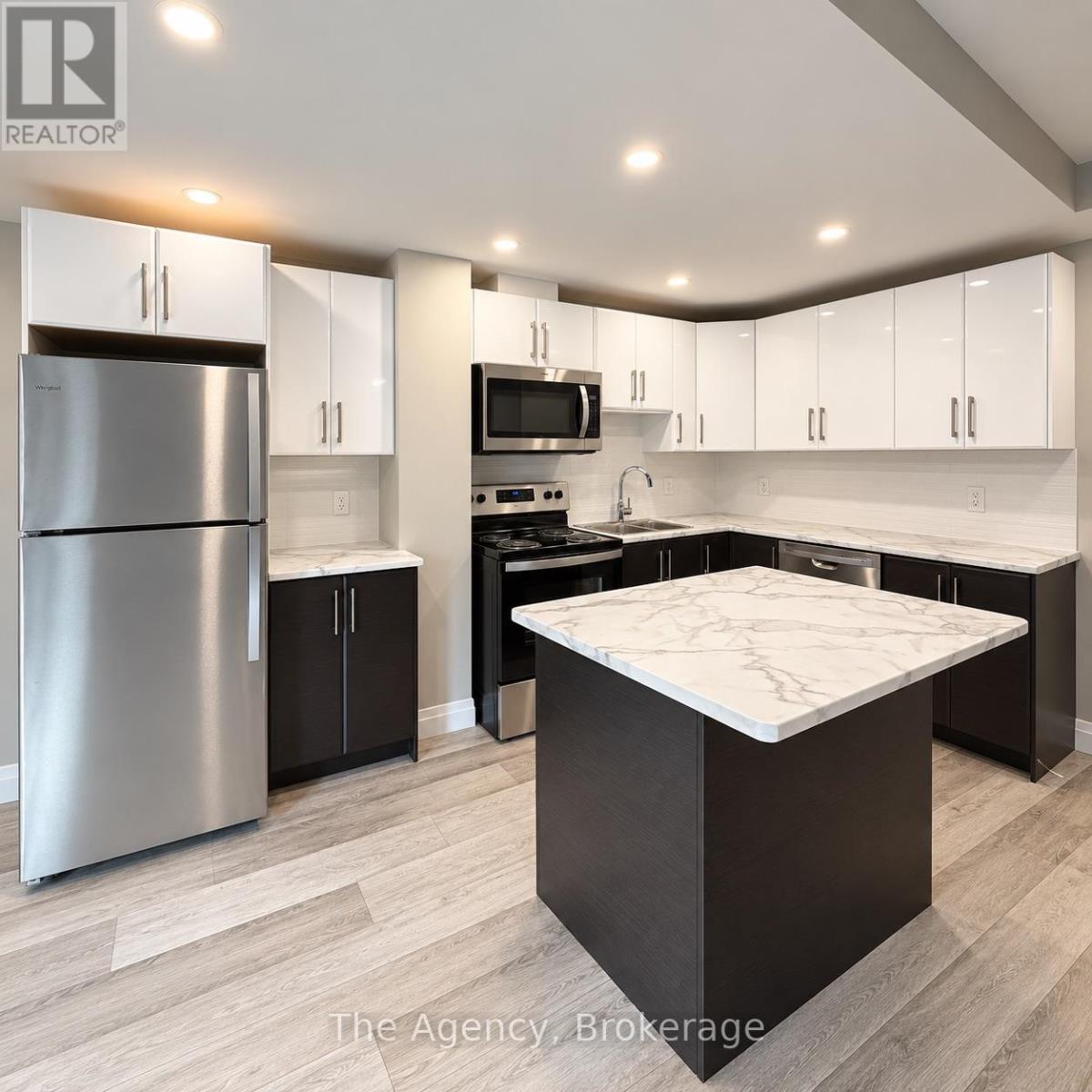 302 - 45 Paisley Boulevard W Property Photo 7