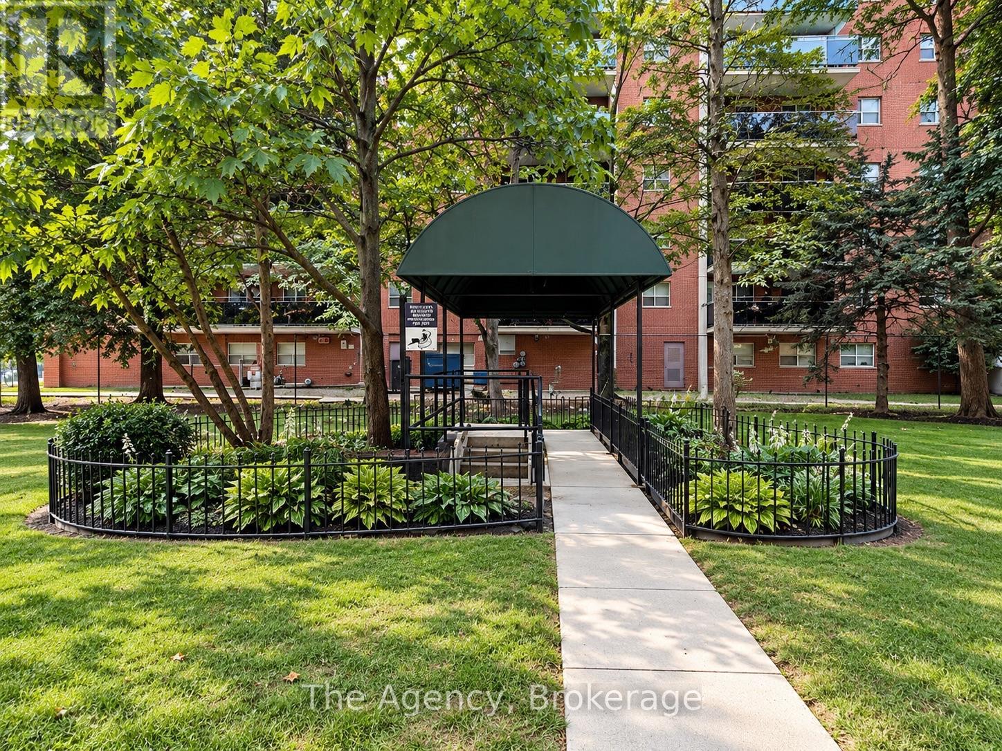 305 - 45 Paisley Boulevard W Property Photo 5