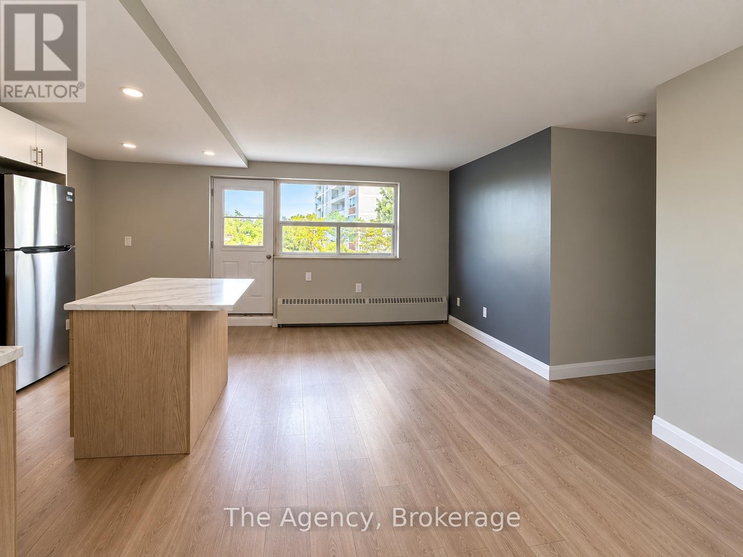 305 - 45 Paisley Boulevard W Property Photo 6