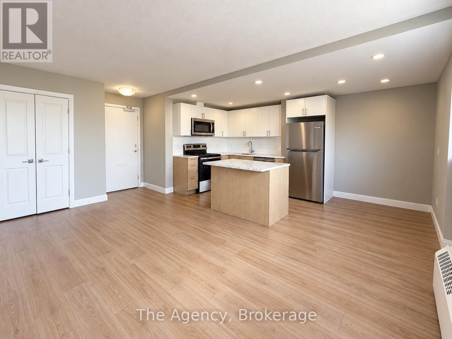 305 - 45 Paisley Boulevard W Property Photo 7