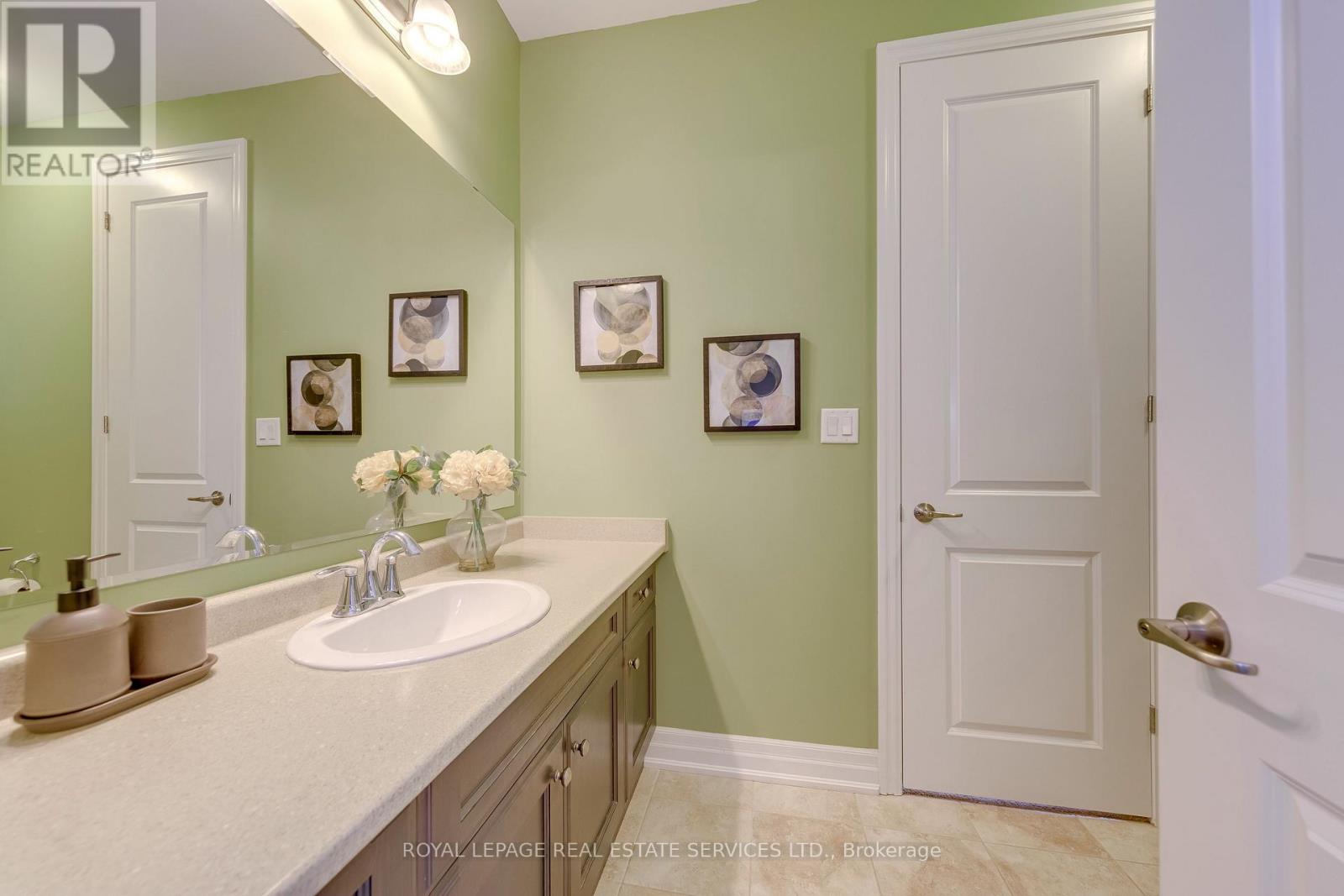 144 North Park Boulevard Property Photo 37