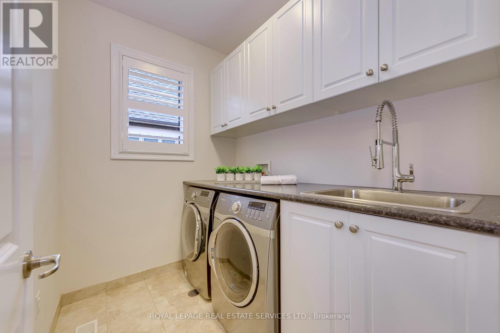 144 North Park Boulevard Property Photo 44