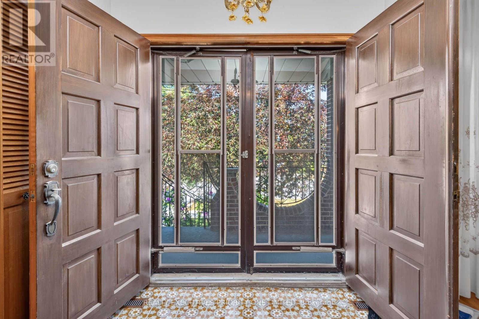 355 Glen Park Avenue Property Photo 4