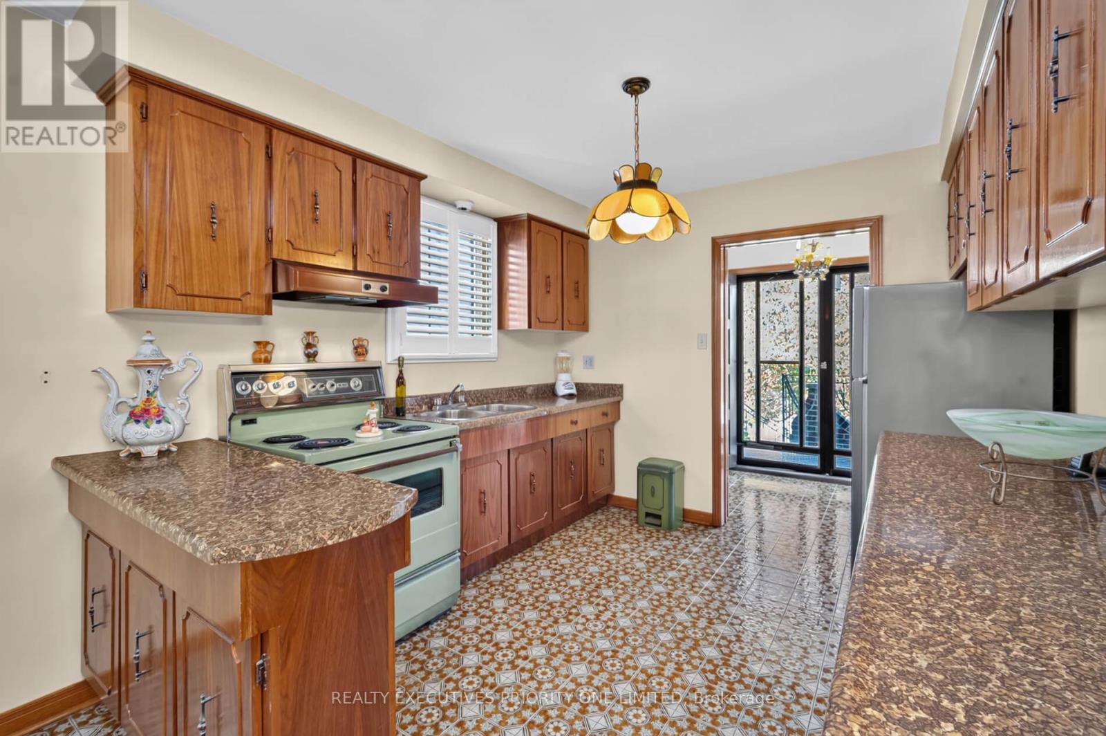 355 Glen Park Avenue Property Photo 12