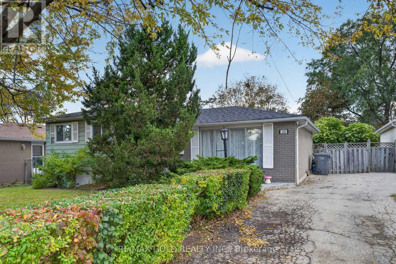 129 Folkstone Crescent Property Photo 3