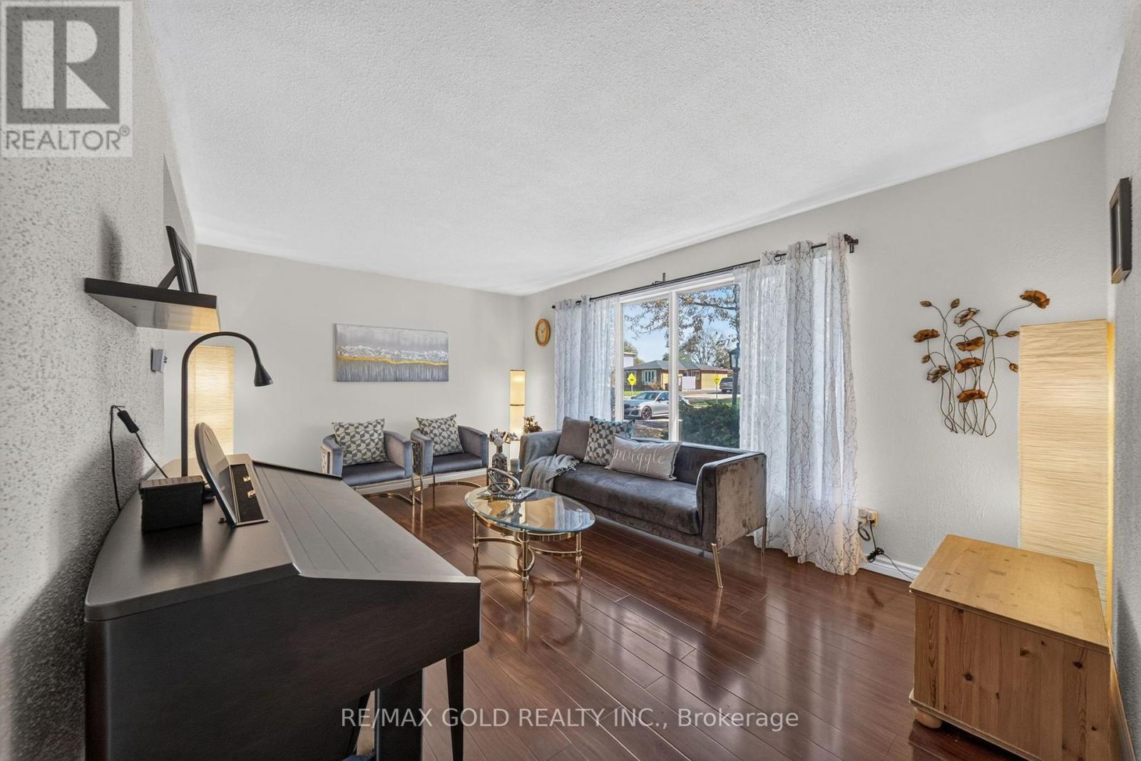129 Folkstone Crescent Property Photo 10