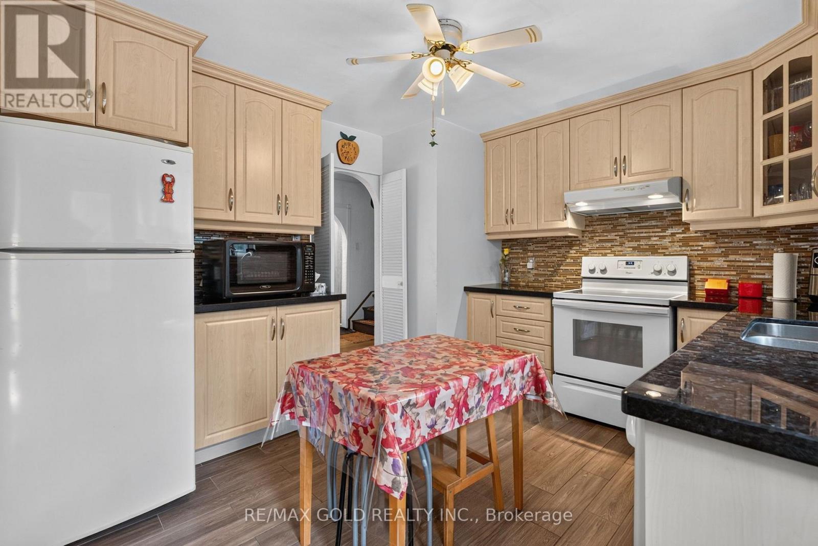 129 Folkstone Crescent Property Photo 18