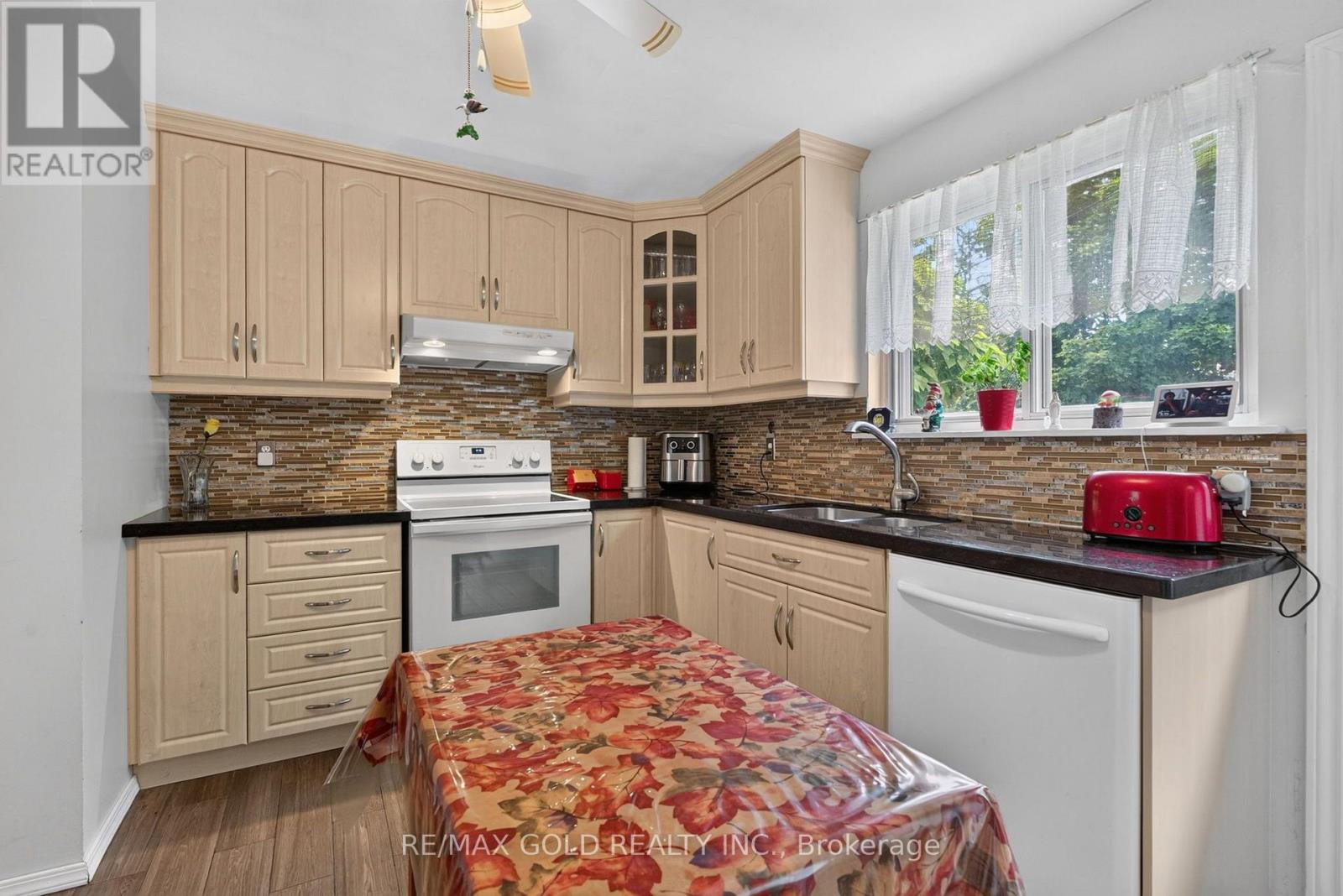 129 Folkstone Crescent Property Photo 20