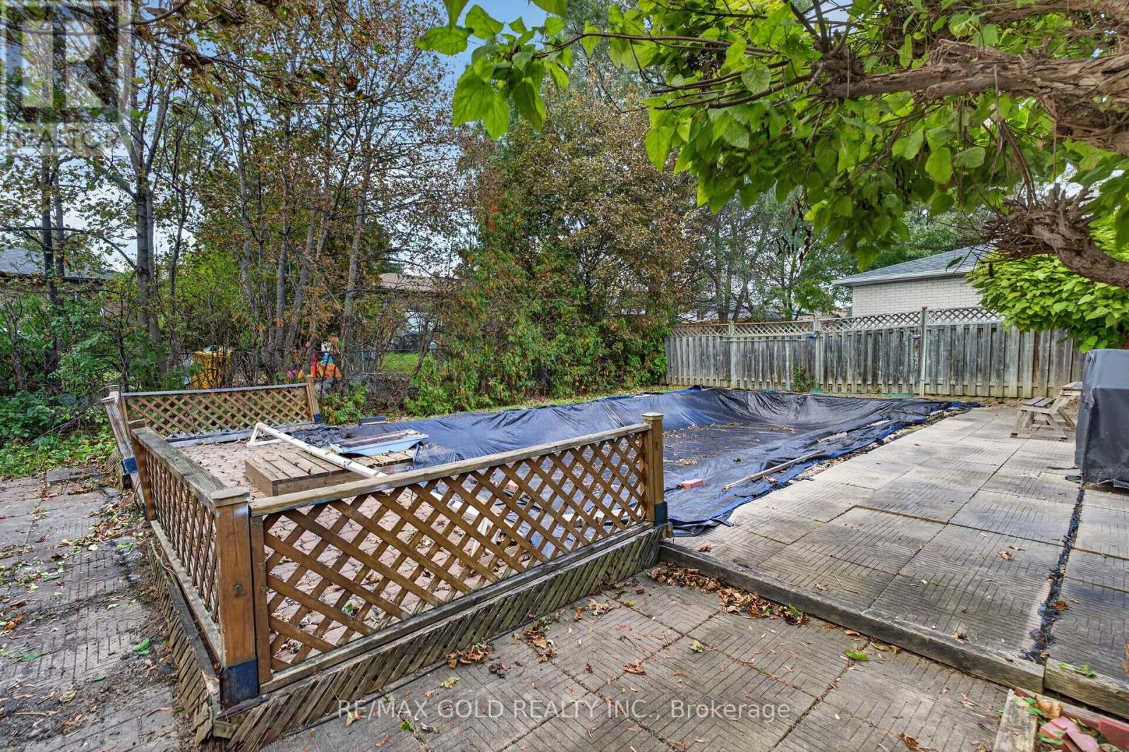 129 Folkstone Crescent Property Photo 42