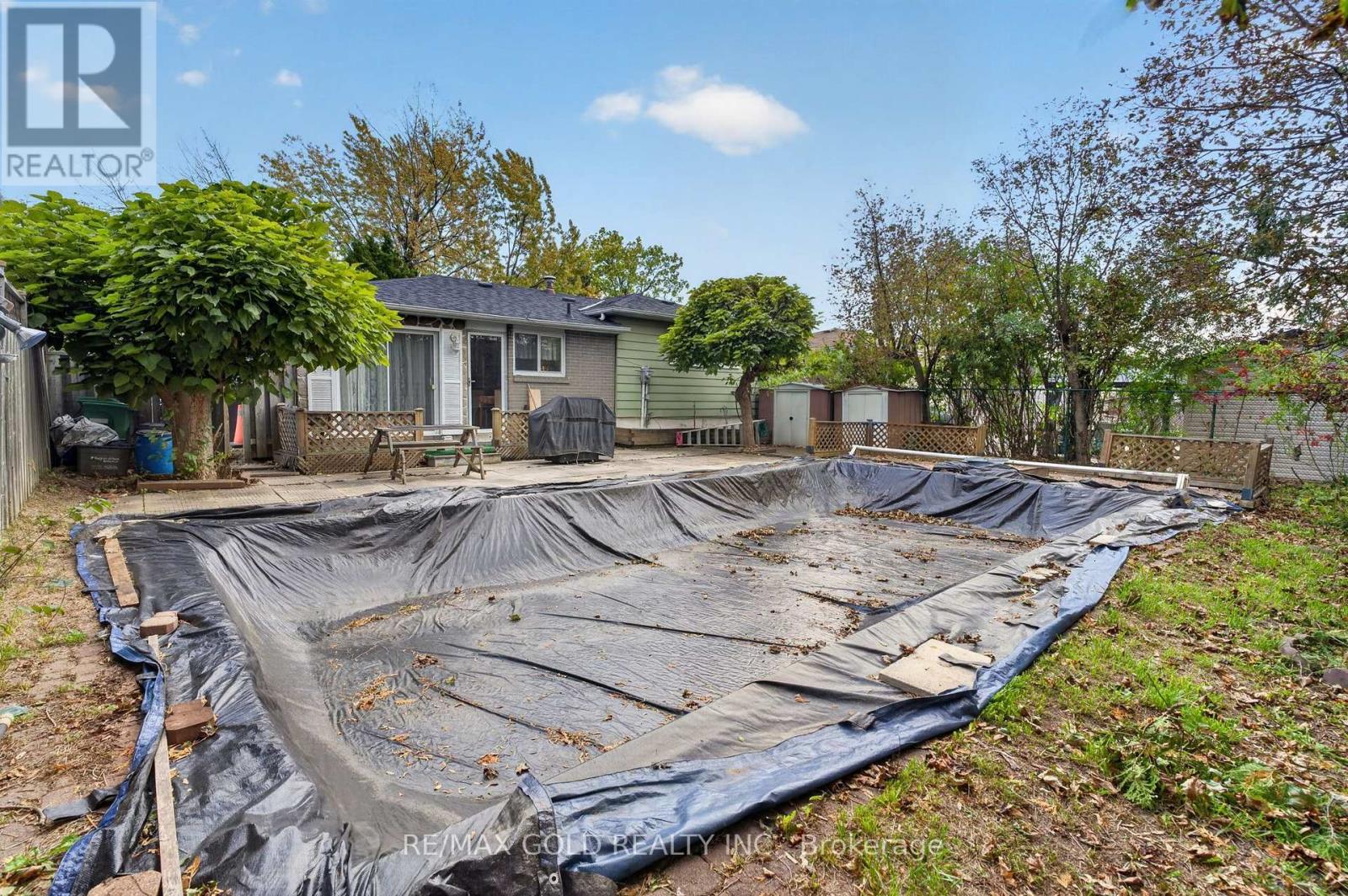 129 Folkstone Crescent Property Photo 43