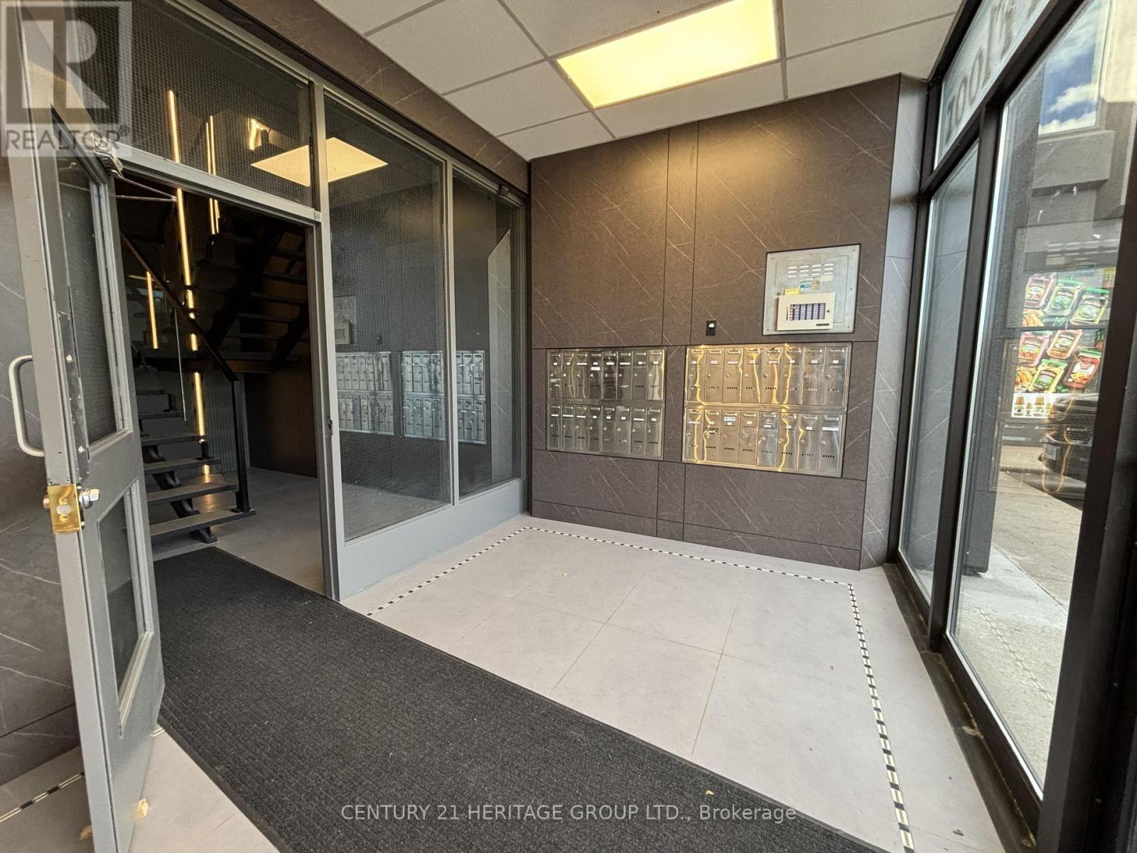 209 - 4544 Dufferin Street Property Photo 4